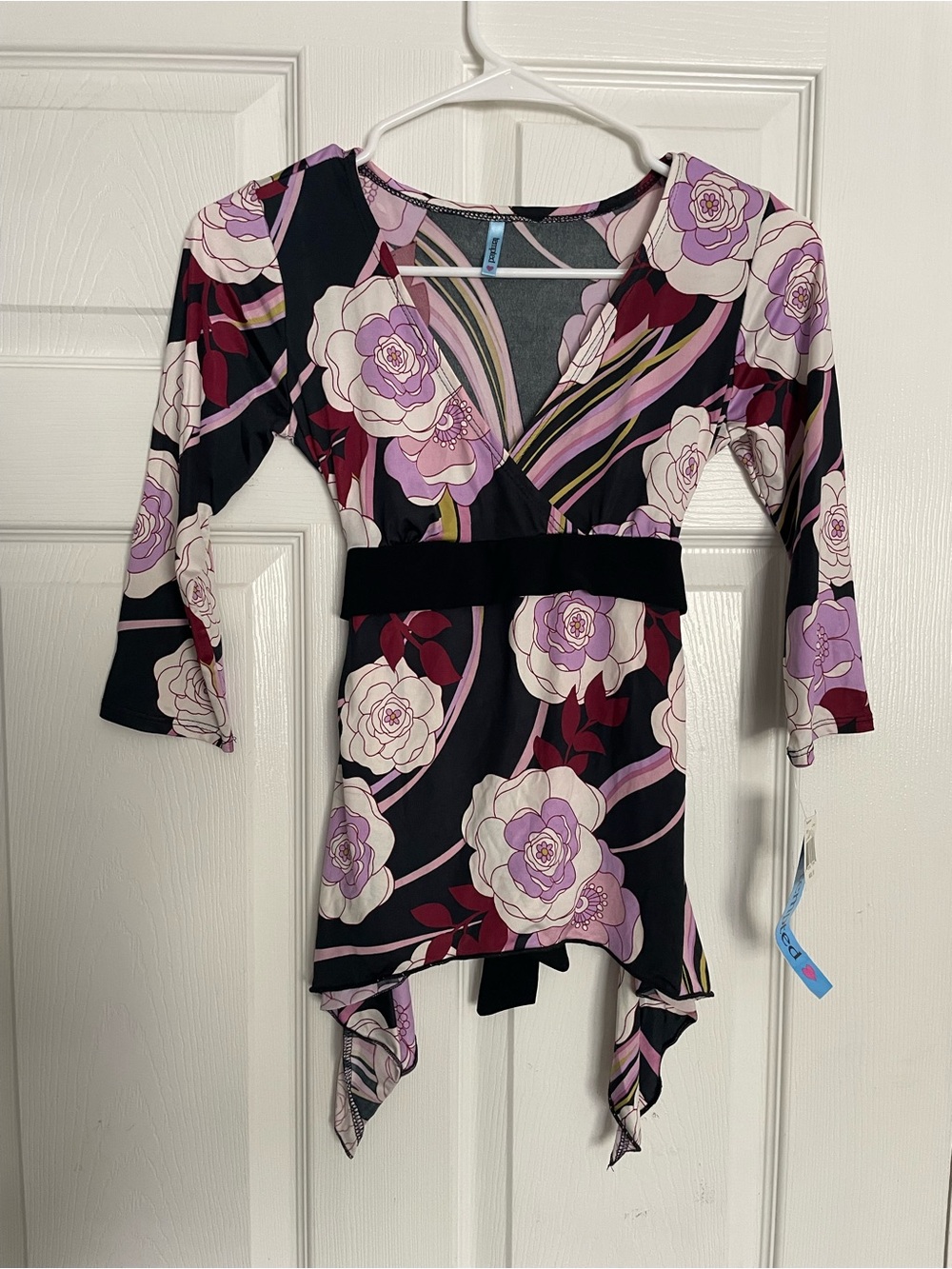 NWT Y2K Tempted Floral V-Neck Hem Top Black & Lavender size Medium